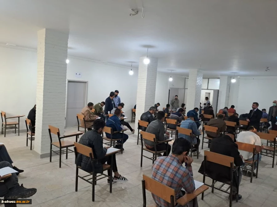 بازدید جناب آقای مهندس کیان اصل نماینده نظارت،ارزیابی و کیفیت دانشگاه فنی و حرفه ای خوزستان از روند برگزاری امتحانات نیمسال اول 4